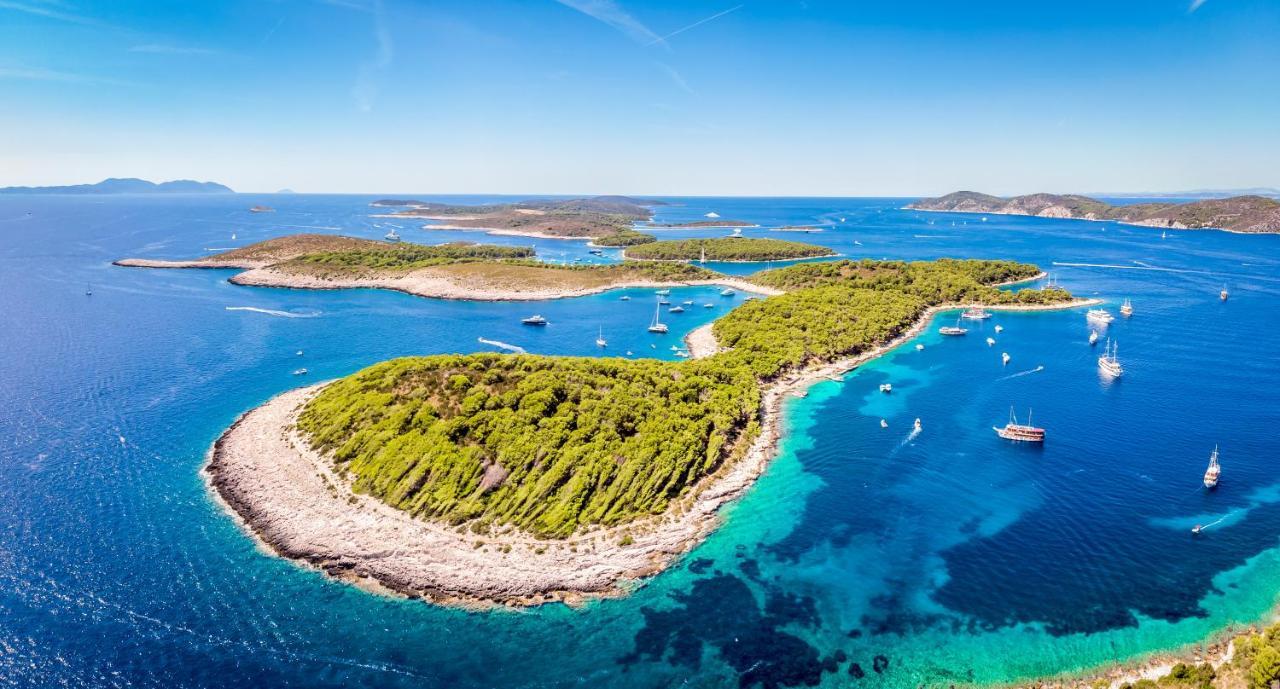 Beach Bay Hvar Hotel Hvar Town Bagian luar foto
